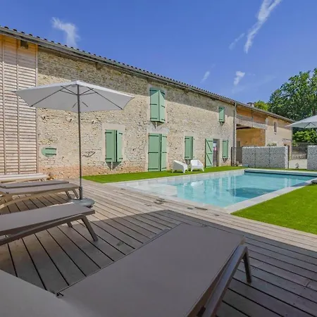 Сasa de vacaciones Le Du Chateau 1 *