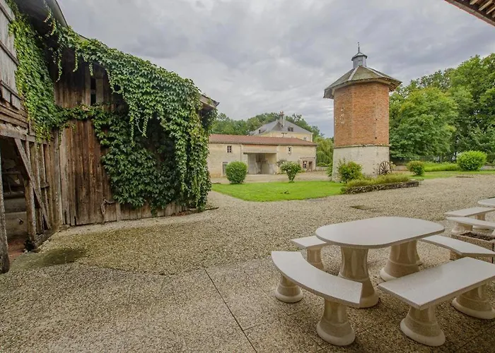Holiday home Le Du Chateau 1 Crespy-le-Neuf